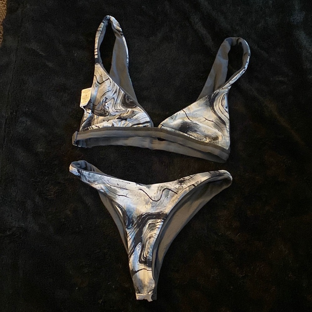 Venus Reversible Bikini NWOT